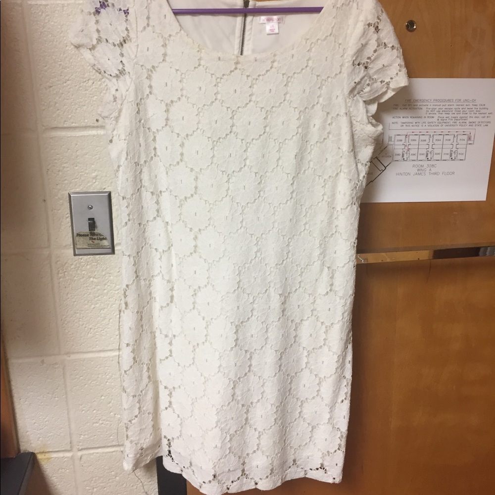 White lace short dress